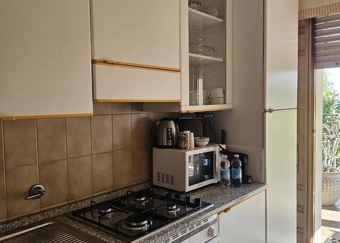 Апартаменти Carola *